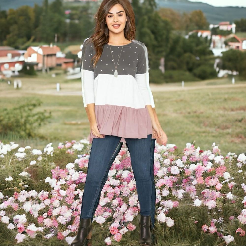 Egy cute tri color top! Baby doll style with flared hem.
